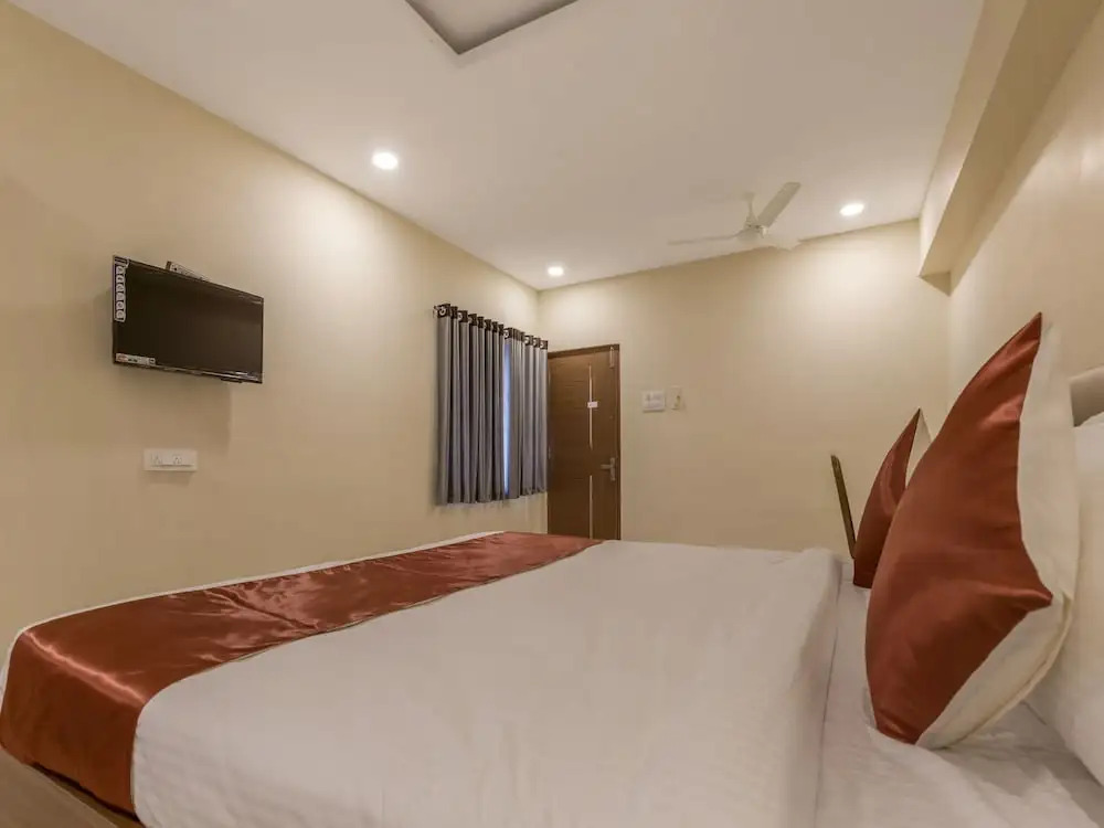 OYO 11676 Nakshatra Grand