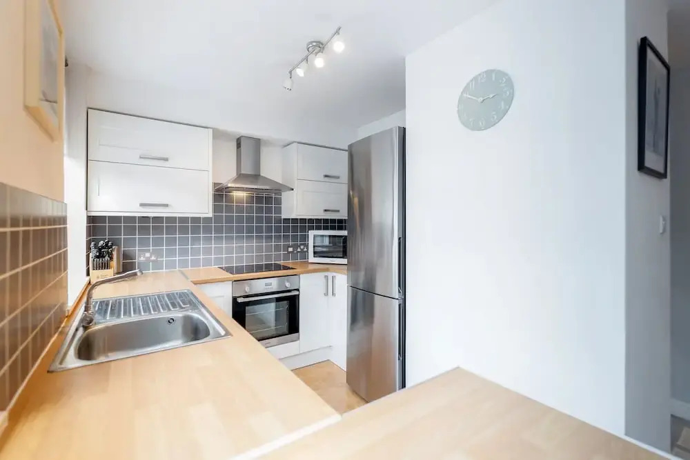 Putney Court - 1 Bed Apartment by BaseToGo