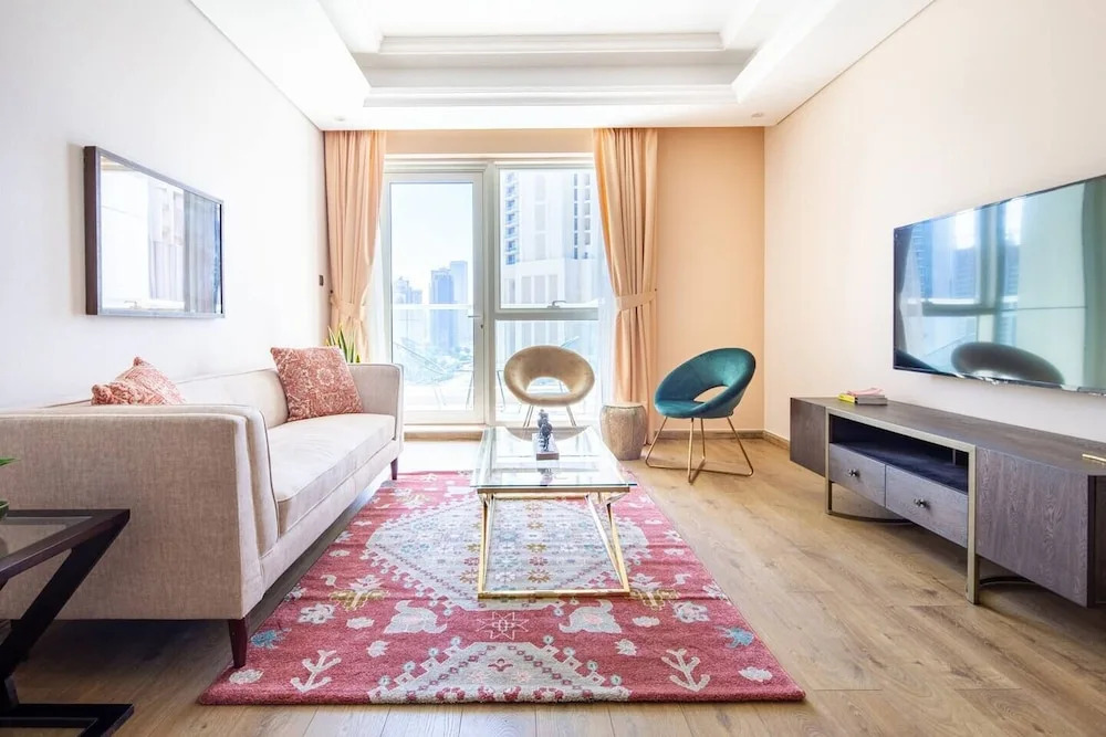 Luxurious Living In This 2BR With Study in Downtown Dubai - Sleeps 5!
