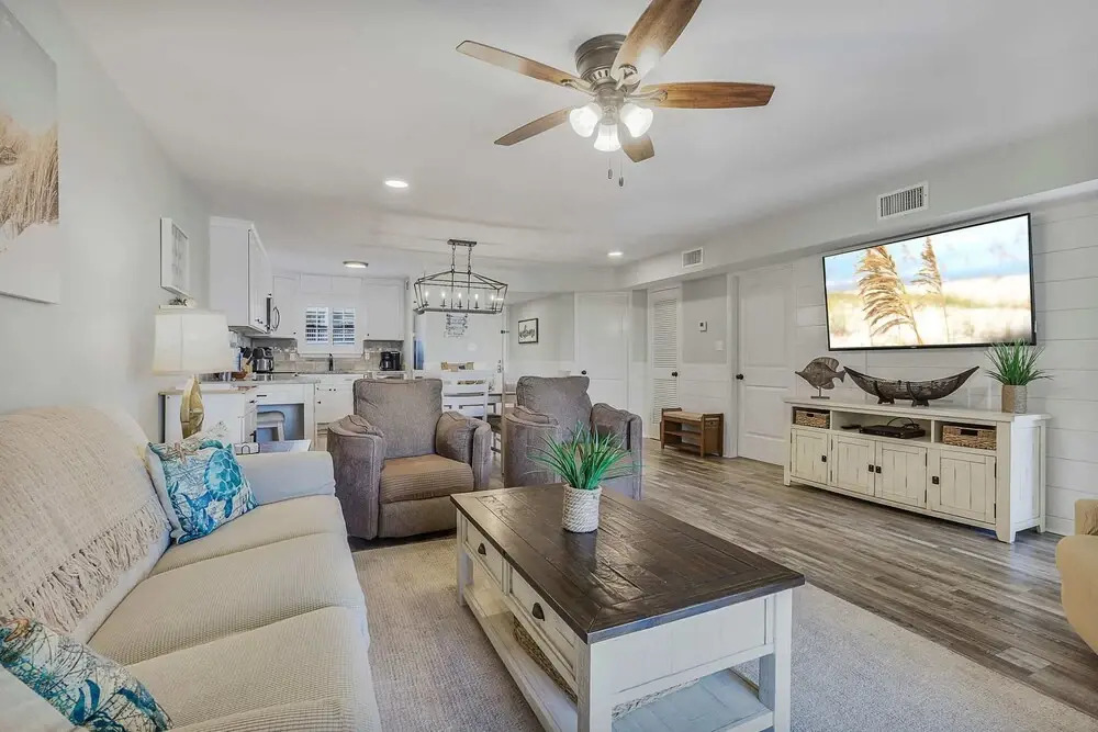 Lagoon Landing 202- Beautifully Decorated Condo With Balcony Pool Steps to Beach Lagoon