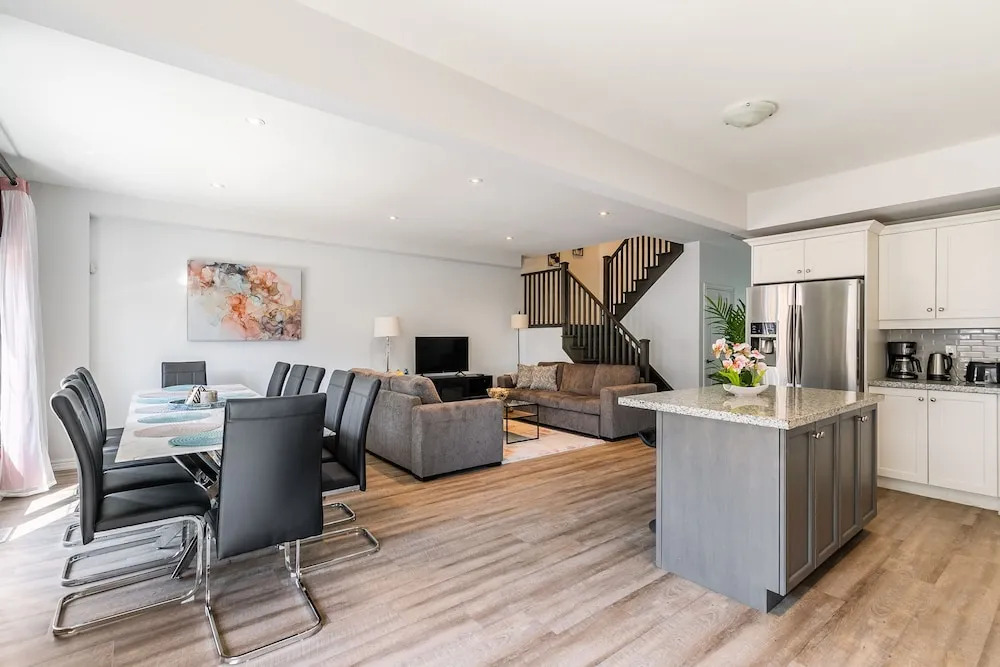 GLOBALSTAY. Waterfront 5BR Townhouse. Private HOT TUB, Gym, Sauna