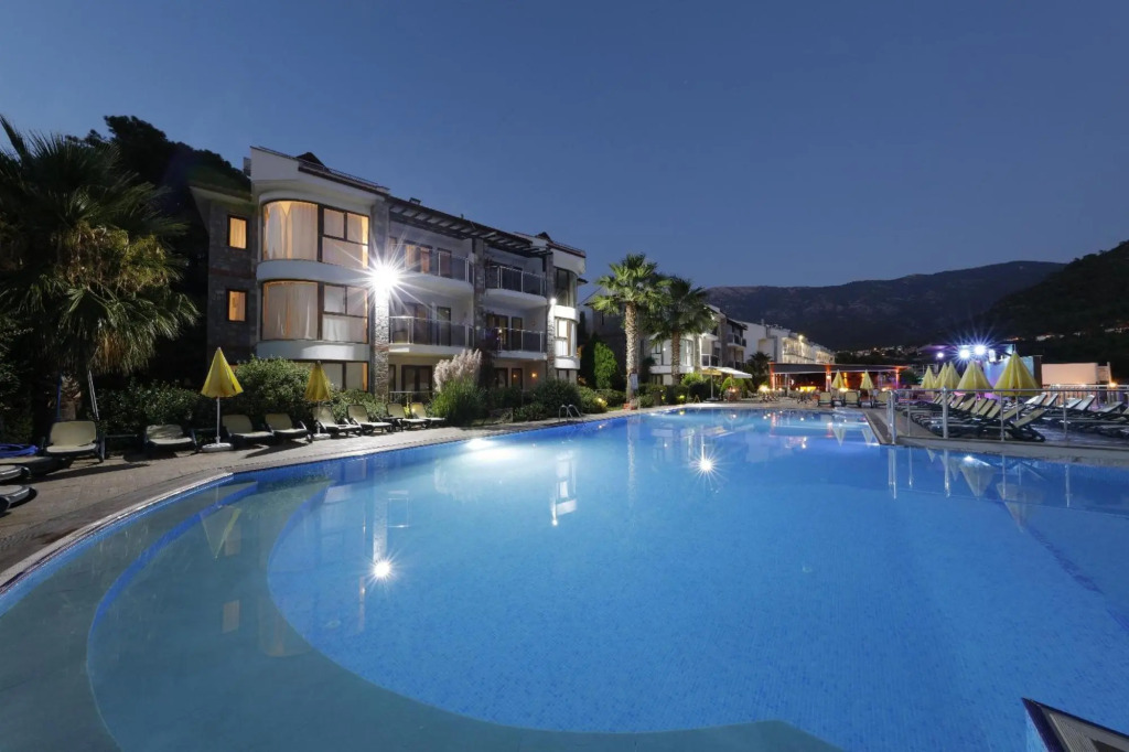 Sertil Deluxe Tropical Suites
