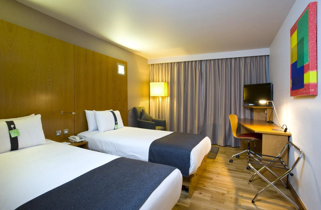 Holiday Inn London West by IHG