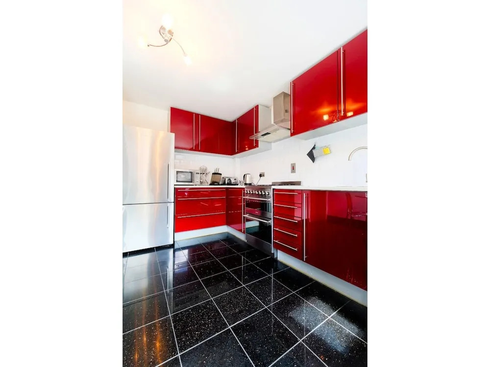 Spacious & Chic Central London Flat for 4