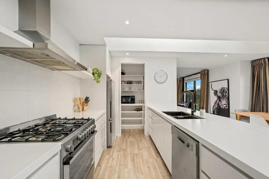 Pavilion Point - Jacks Point Holiday Home