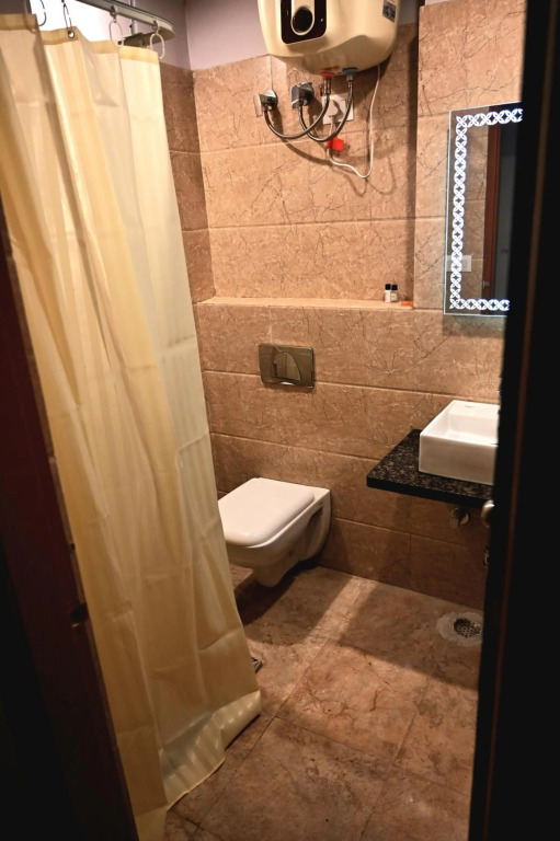 The Sarai, Hotel