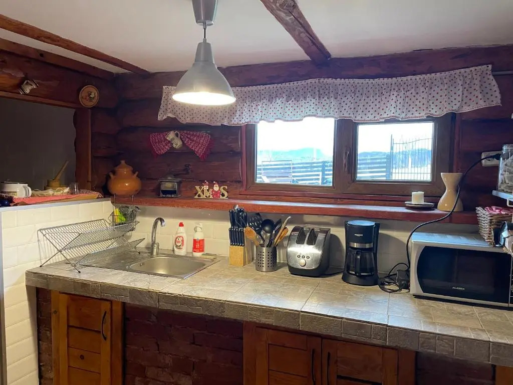 3 Bed Chalet Sleeps 8 -Fireplace & Enclosed Garden