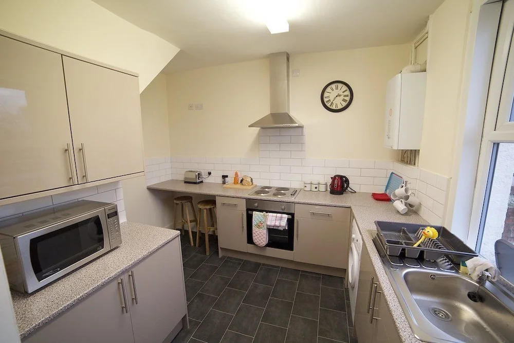 152-154 Bath Road