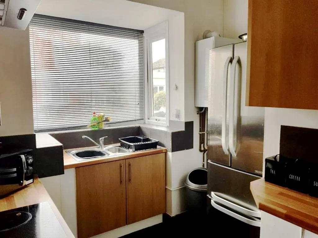 Cosy House Walking distance to Beach Free Parking
