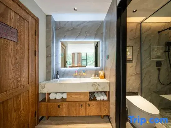 Haoting Yunqi Hotel (Jiuzhaigou Valley Scenic and Historic Interest Area Scenic Spot Store)