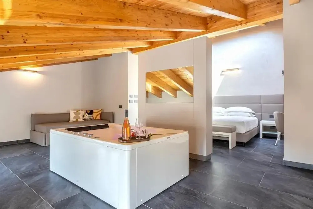 Mesbeglia Luxury Rooms