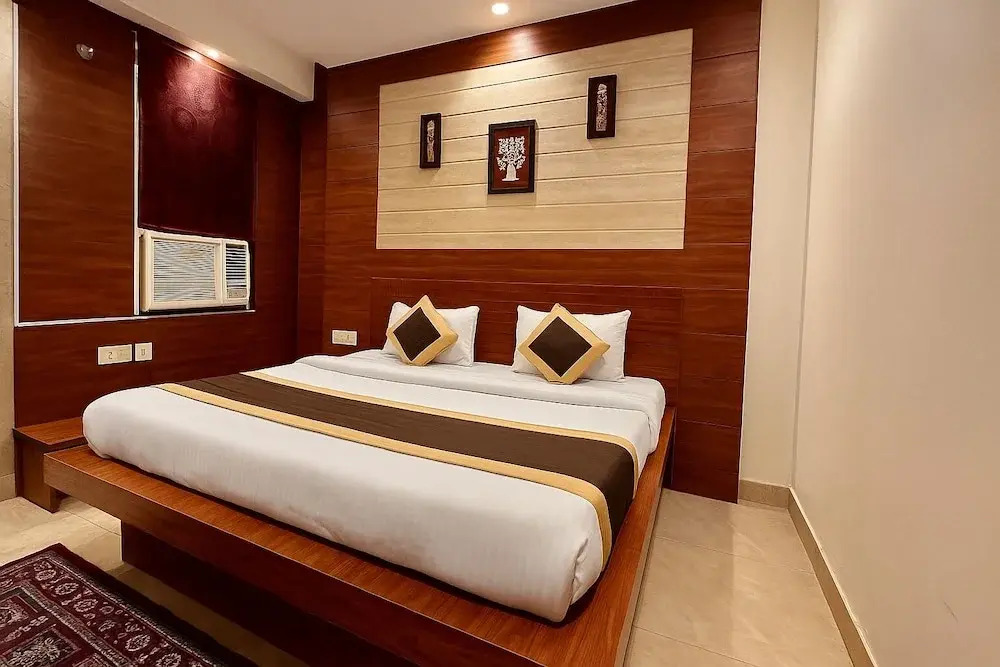 Amaira Hotels & Banquets (Near Vaishali Metro Station)