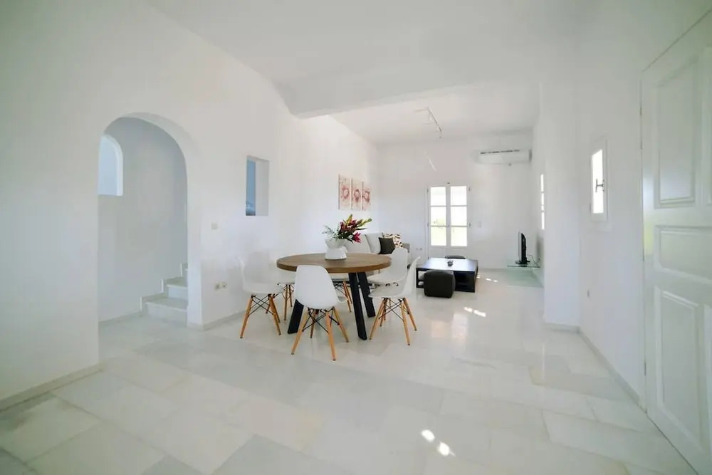 Coral Villa with 4 bedrooms in Paros
