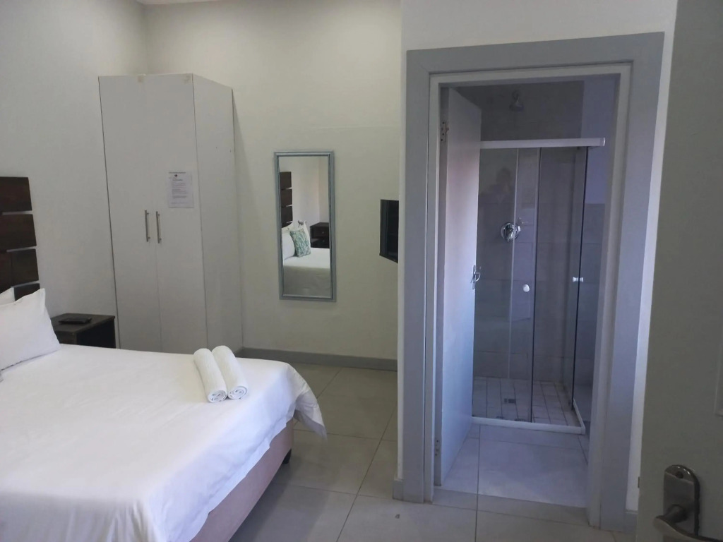 Triple9 Hatfield Guesthouse
