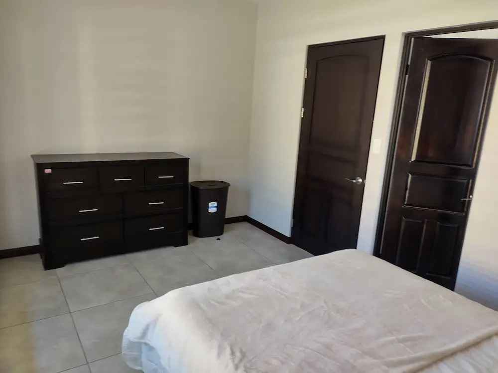 #1 New & Modern 2 bed Suite With Shared Pool