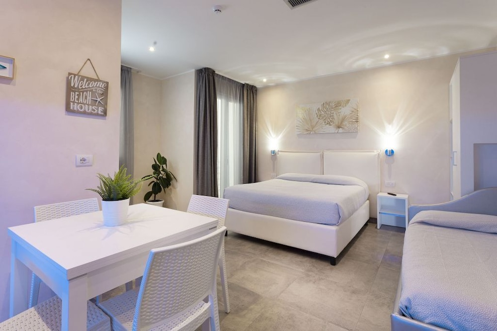 White Suite & Apartments