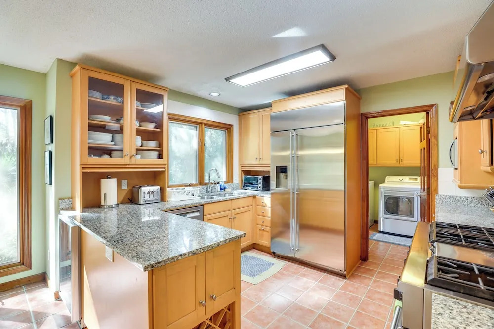 Spacious Kiawah Island Home w/ Deck, Walk to Beach