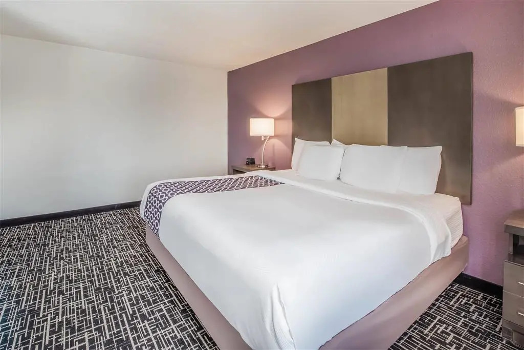 La Quinta Inn & Suites by Wyndham Fairborn Wright