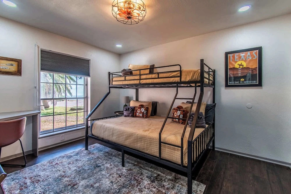 Ocean Dr Sleeps 19 With Hot Tub & Game Room