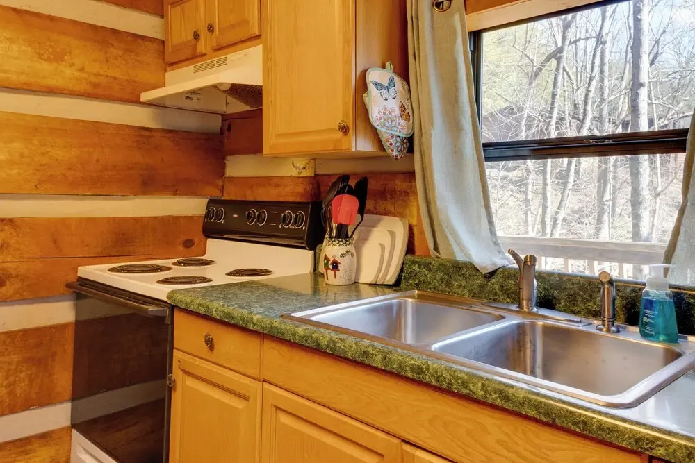 Private Hot Tub & Game Room: Mountain Retreat!