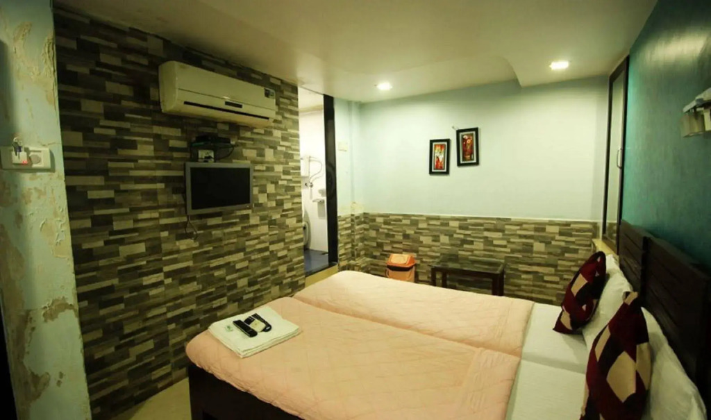 Apex Dormitory Andheri - Near Airport and Marol Metro Station