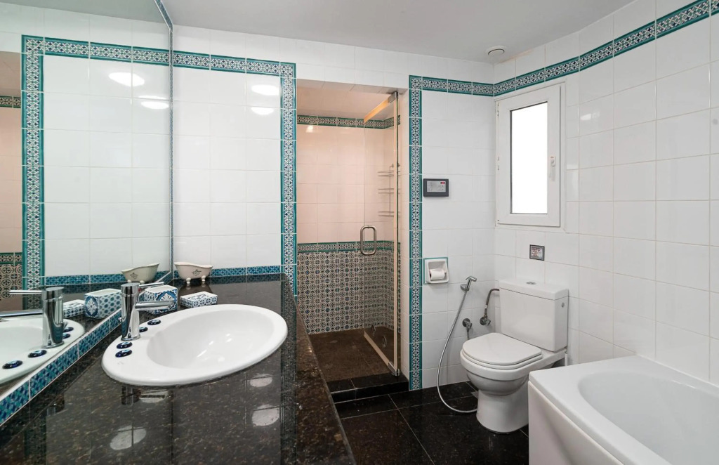 Spacious & Artistic Retro 2 Bedrooms Apt + SAUNA