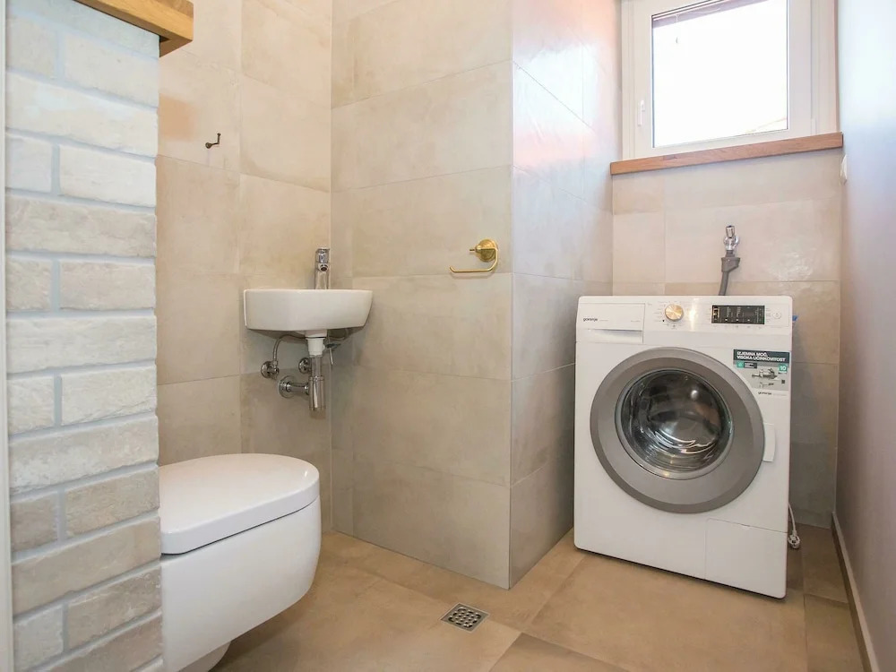 Modern and Well-kept Apartment Within Walking Distance of Restaurant and Beach Banjole