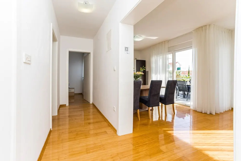 Summer Breeze Pool Apartments