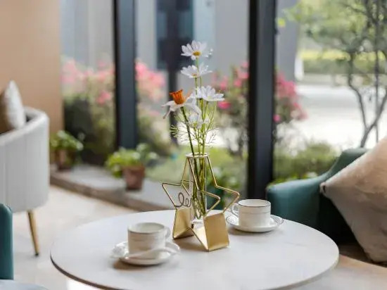 Qiyue Manshan Hotel (Dujiangyan Sunchuang Wen Hotel)
