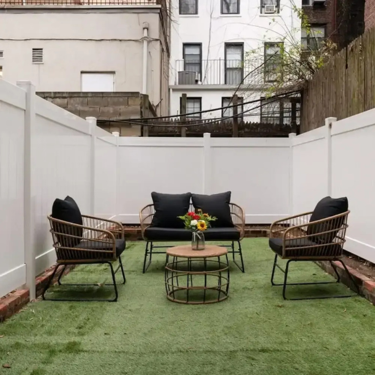 317-1d New 2BR Duplex W D Private Backyard