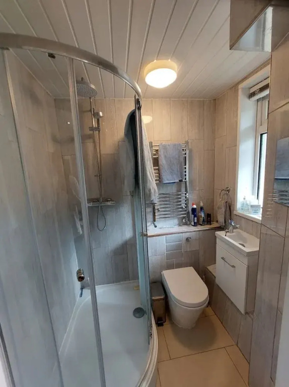 Spacious 3 Bedroom Apartment Near Camden With Balcony