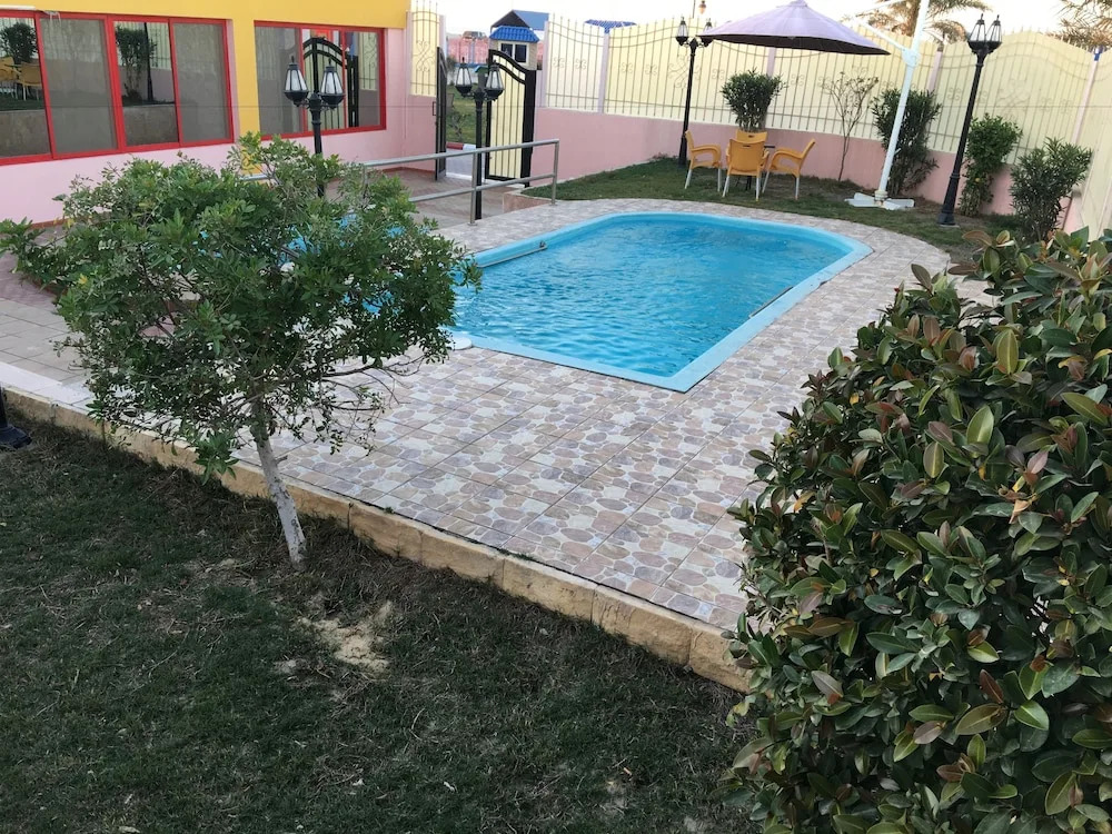 Dolphin Resort - Families only