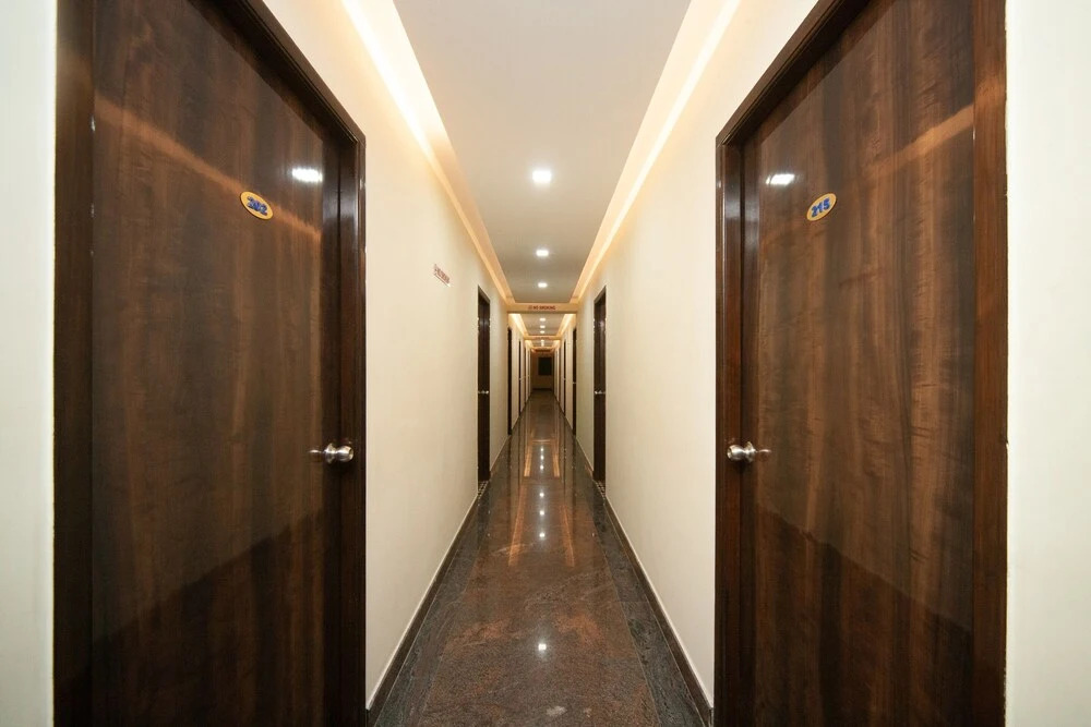 OYO 27032 Sri Kumaran Residency