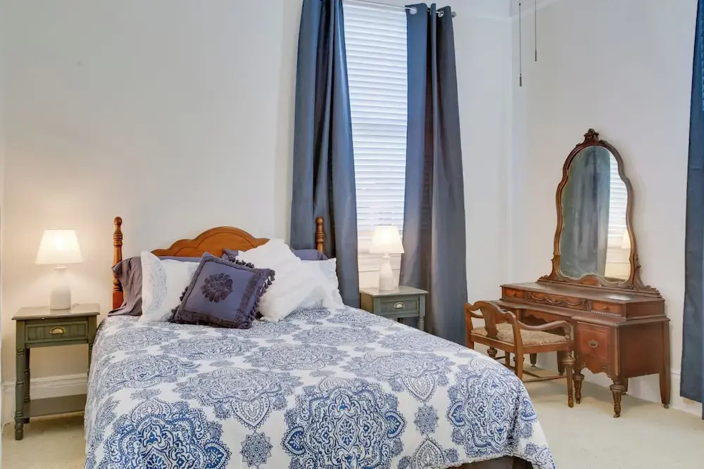 Historic Townhome - 2 Mi to French Quarter!