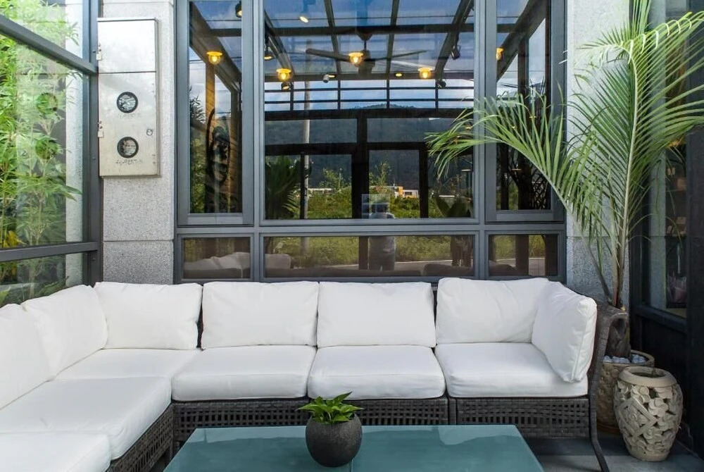 East Runnel Villa - Young