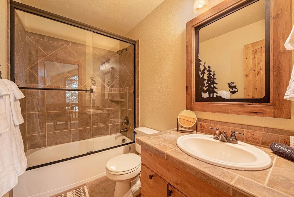 Fall River Retreat - Monthly Long-term Vacation Rental 3 Bedroom Townhouse by RedAwning