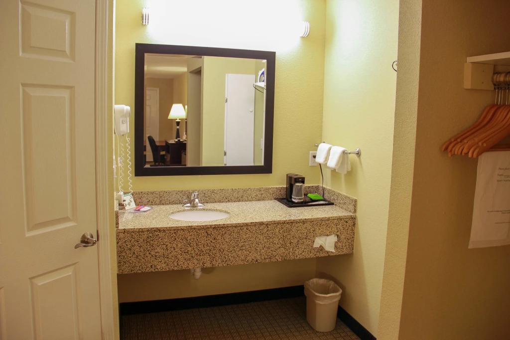 Relax Inn and Suites Kuttawa Eddyville