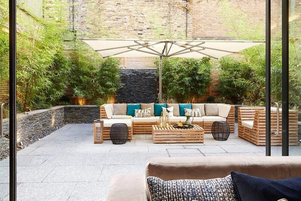3 Bedroom Apartment With Garden in Knightsbridge