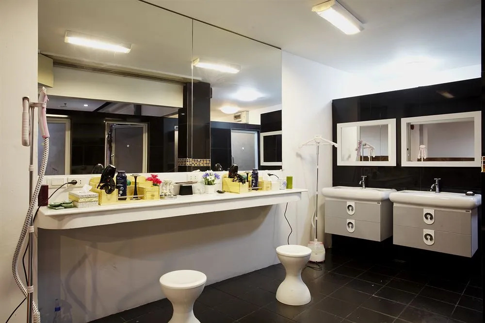 WhyNot Backpackers (Capsule Hostel)