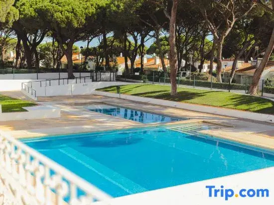 BnB Homes Falésia Beach Cozy Apartment with Terrace & 2 Swimming Pools