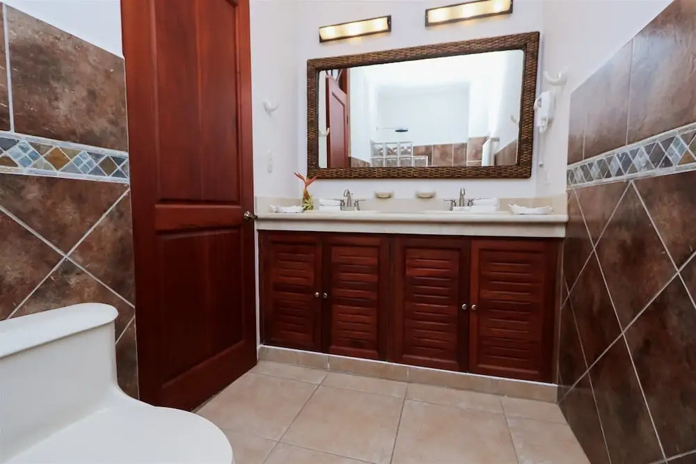 Great 3rd Floor Condo in Seaside Community