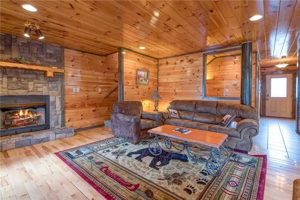 Standing Bear Lodge - Five Bedroom Cabin