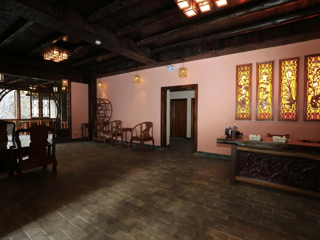 Yangshuo River Lodge Hotel--English speaking team&Swimming pool&Activties organized&Free pick up from Airport or TS over 3 nights