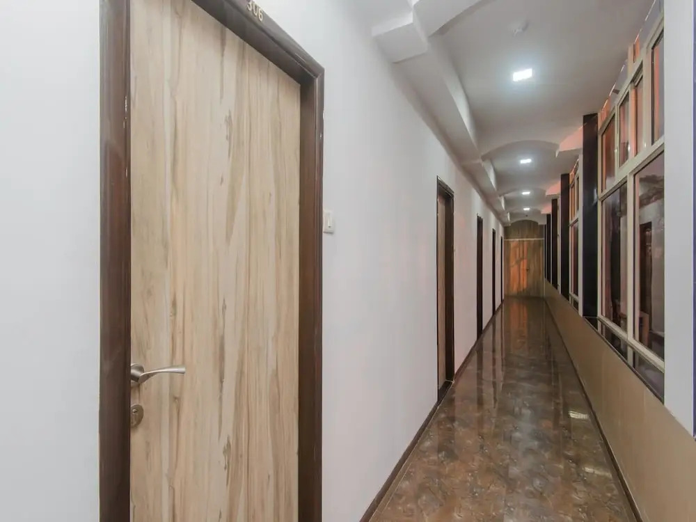Super Hotel O Divine Residency Near Phoenix Marketcity