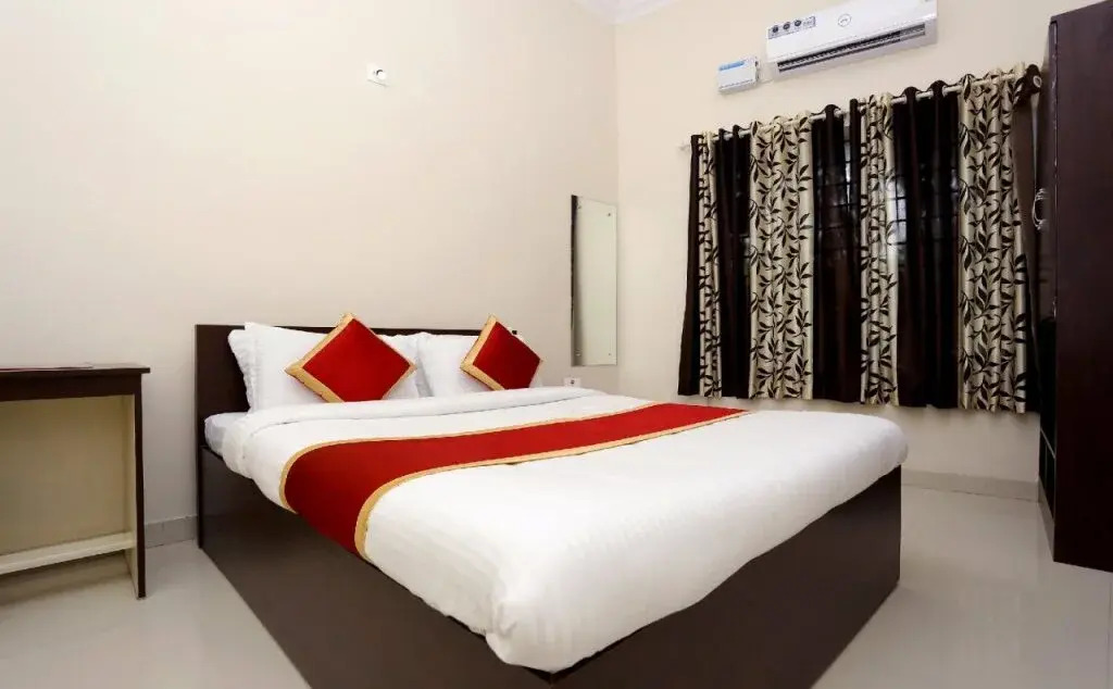 Saravana Inn