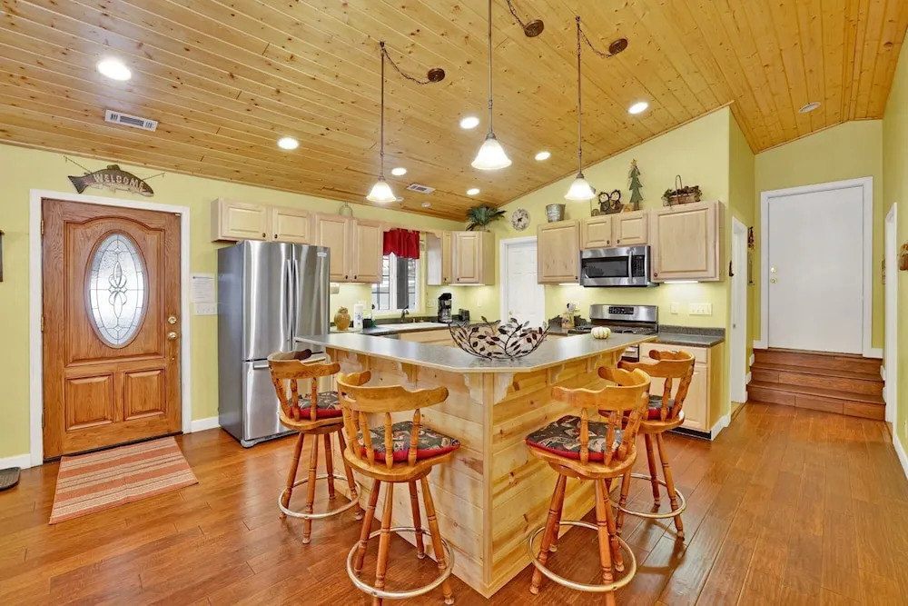 Lazy Bear Lodge Central Retreat by Big Bear Vacations