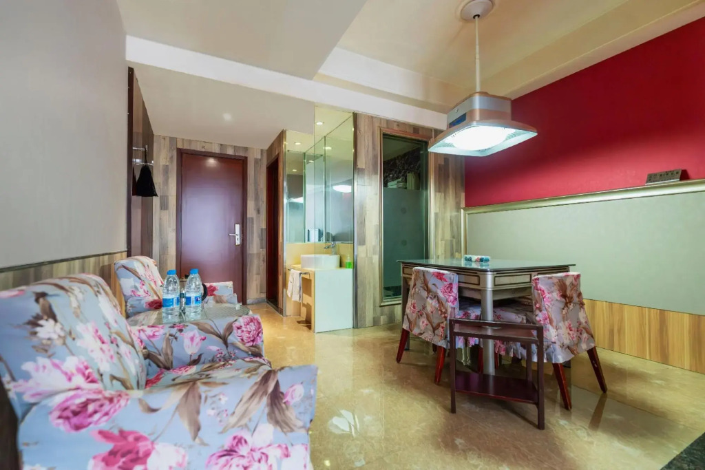 He Yuyue   Hotel