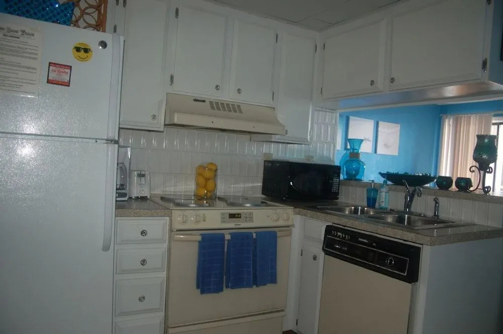 Crescent Beach Villas, Unit 106 - 1 Br Condo