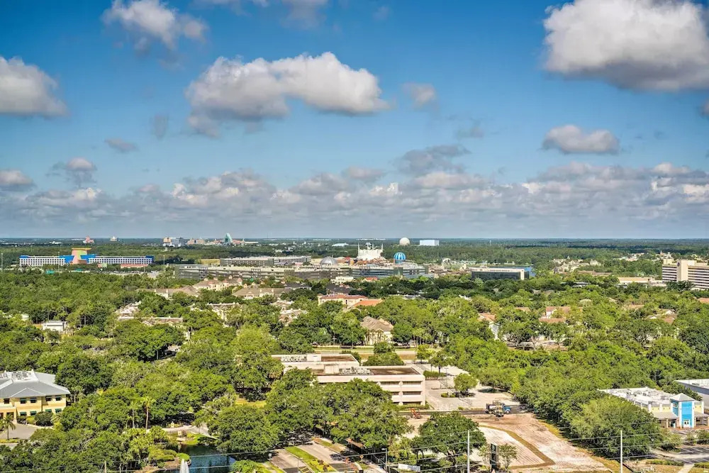 ~ 2 Mi to Disney & Universal: Orlando Resort Condo