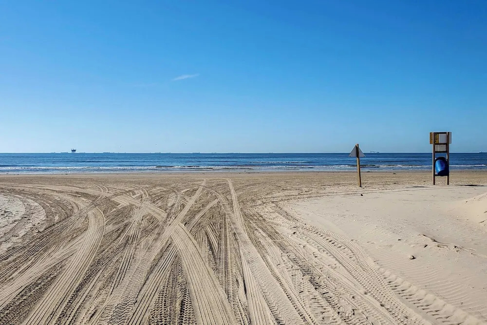 Walk to Sand! Home w/ Wide-open Ocean Views + Bar